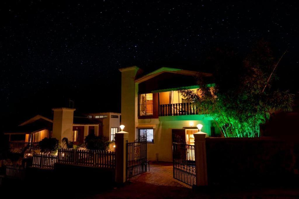 Paramount 3 Ac Bedrooms Hall Garden With Lake View Panchgani Ngoại thất bức ảnh
